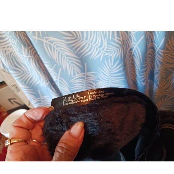 Black Fur-Lined Boots with Buckle Baretraps Cathy Wedge Boots Sz 8 5~Suede Leath - Picture 4 of 9